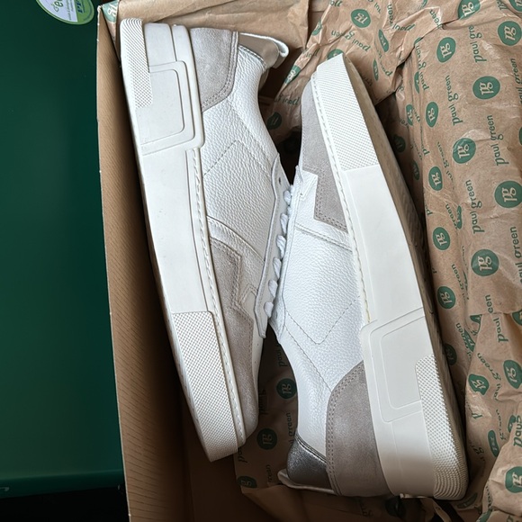 Platform Sneaker
White Leather Gray Suede combo
Never Worn, in Box - Picture 3 of 4